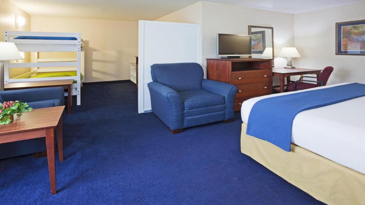 Holiday Inn Express Deforest By Ihg Exteriér fotografie