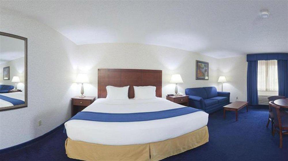 Holiday Inn Express Deforest By Ihg Exteriér fotografie