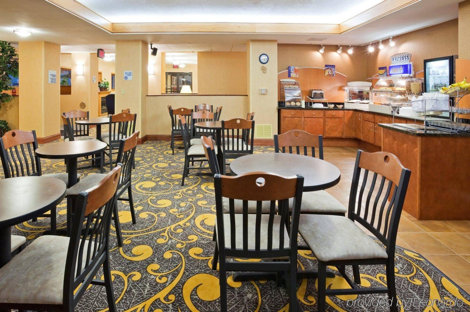 Holiday Inn Express Deforest By Ihg Exteriér fotografie